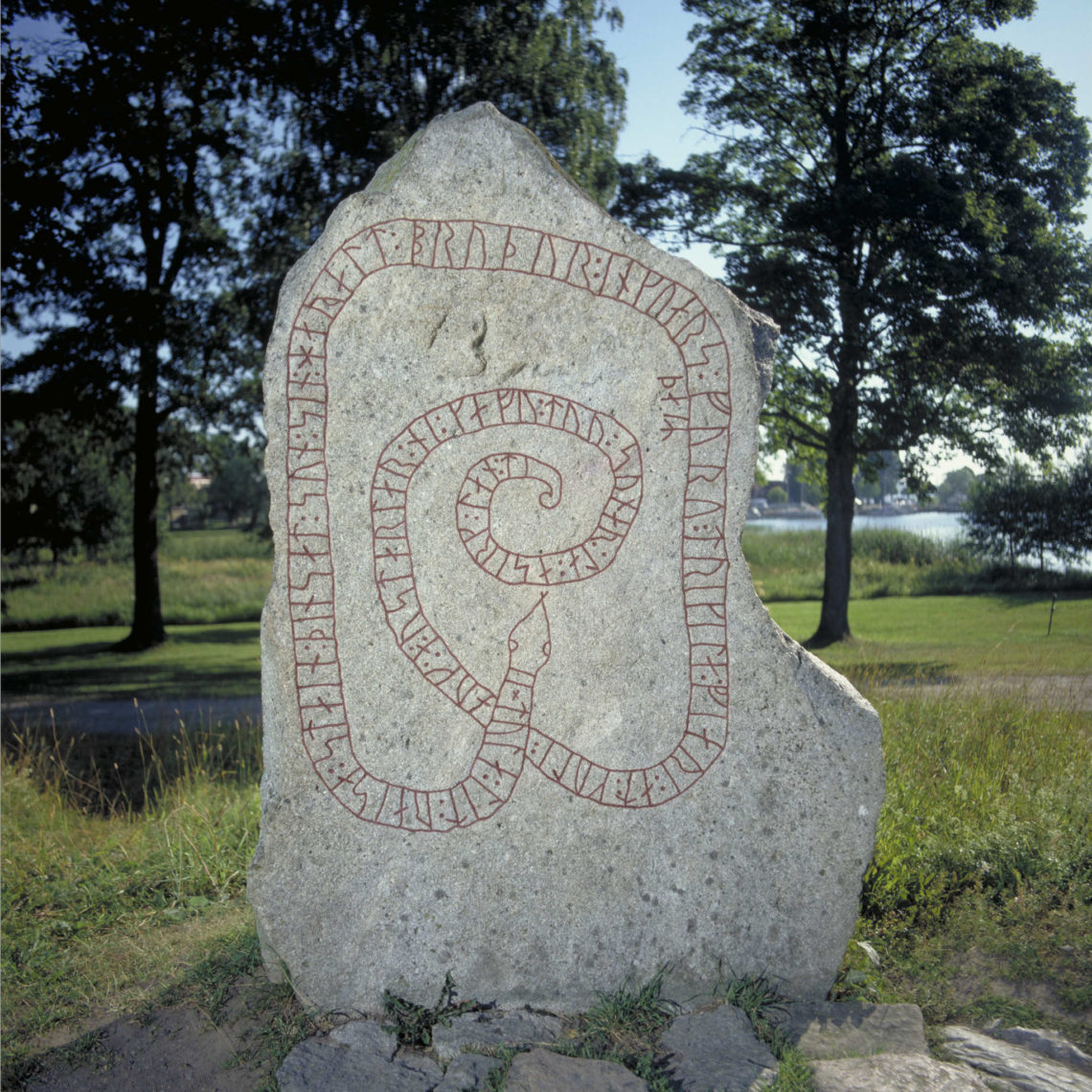 Södermanland, Strängnäs, Kärnbo, Södermanland, Fornminnen-Ristningar, hällmålningar och minnesmärken-Runristning/runsten. Foto: Lundberg, Bengt A