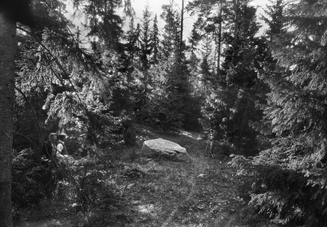U 101 Södersätra Bild:Faith-Ell, Harald. Uppsala, Enköping, Giresta, Uppland, Fornminnen-Ristningar, hällmålningar och minnesmärken-Runristning/runsten